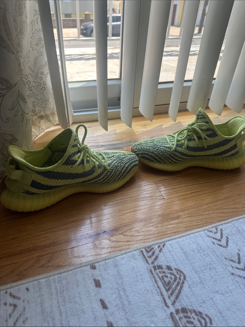 Yeezy 350 Frozen Yellow - Picture 4 of 5
